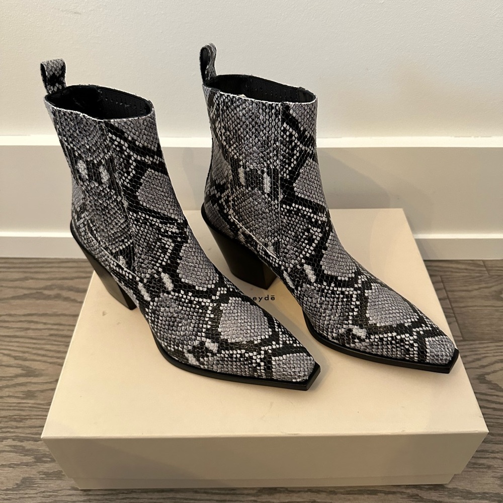 NWT AEYDE KATE SNAKE PRINT BOOTIES